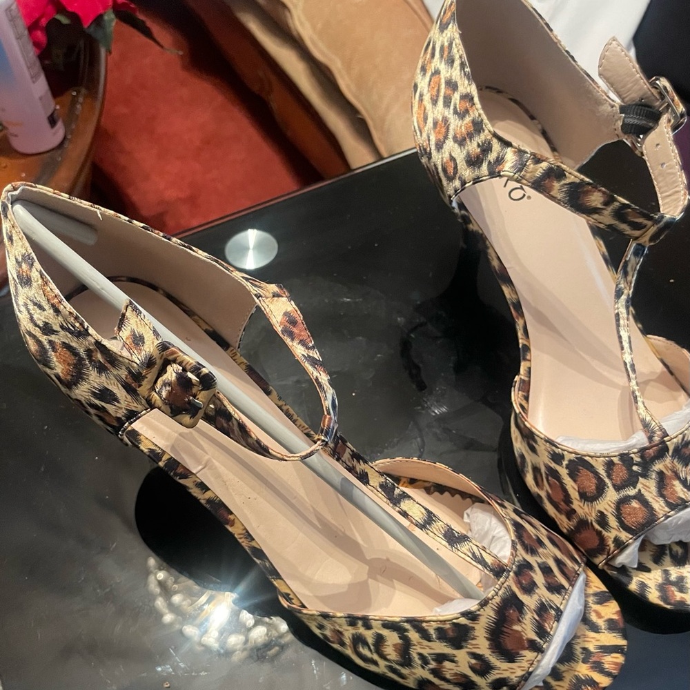Leopard heels worn one time